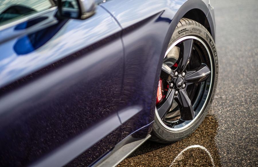 Детали экстерьера Ford Mustang Bullitt Kona Blue 2018 года  (NA) (фото 4 из 8)